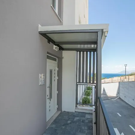 Silver Sea Apartment *